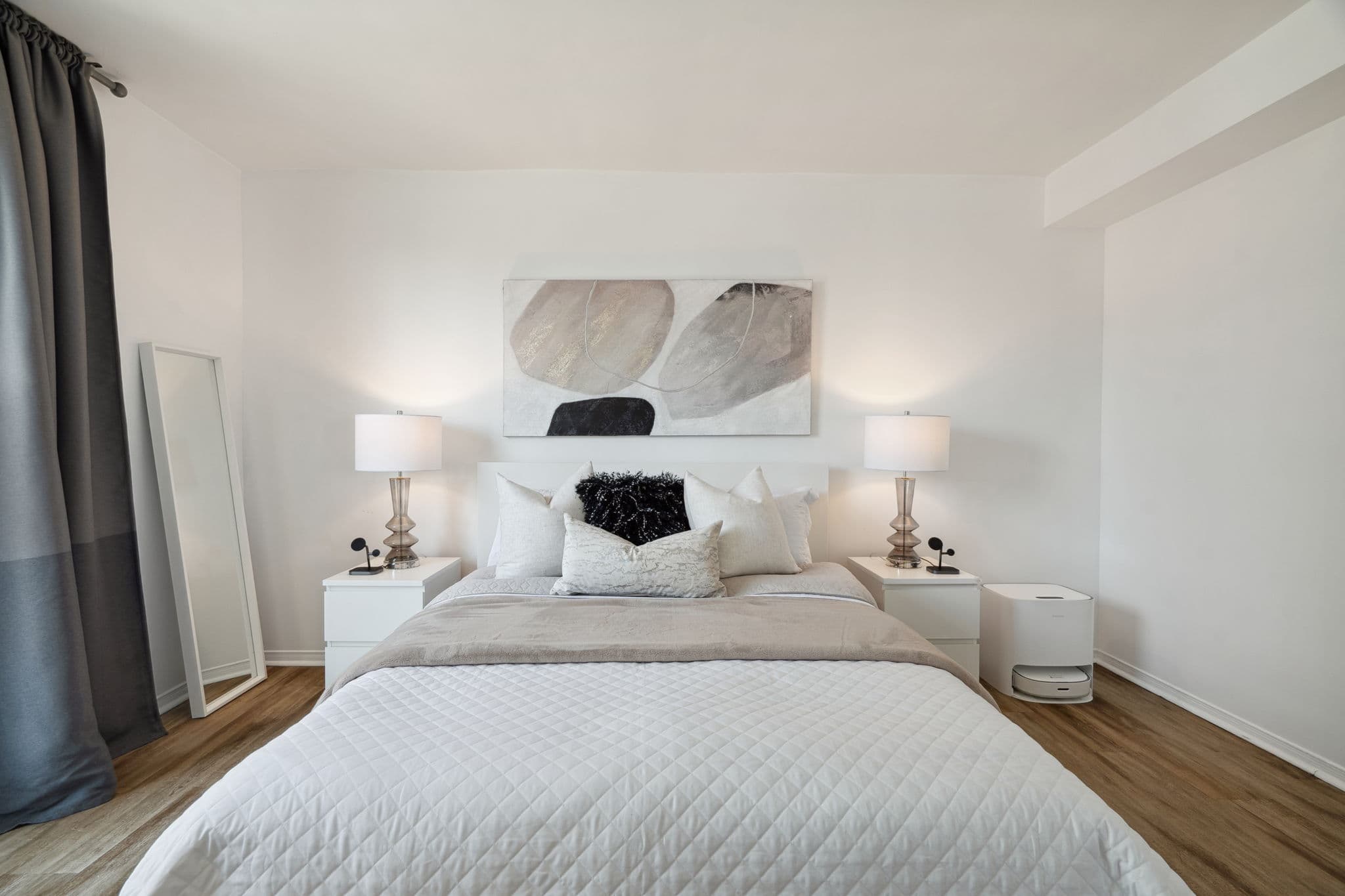 99 Harbour Square Unit 3212 Toronto, ON M5J 2H2