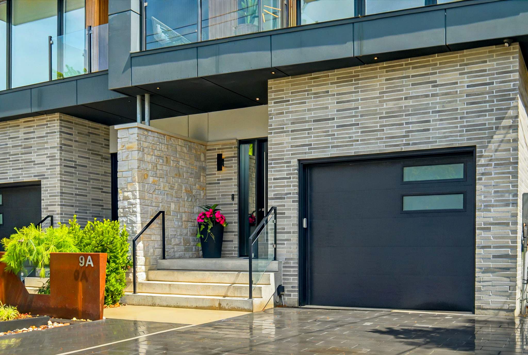 9A Briarwood Ave Mississauga, ON L5G 3N4