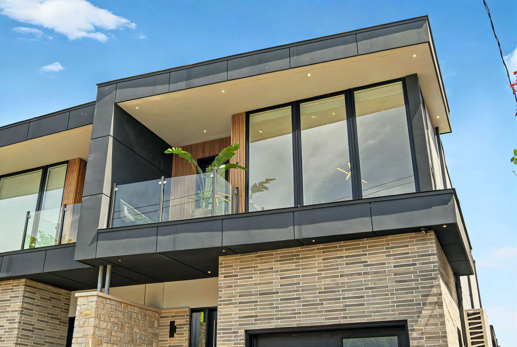 9A Briarwood Ave Mississauga, ON L5G 3N4
