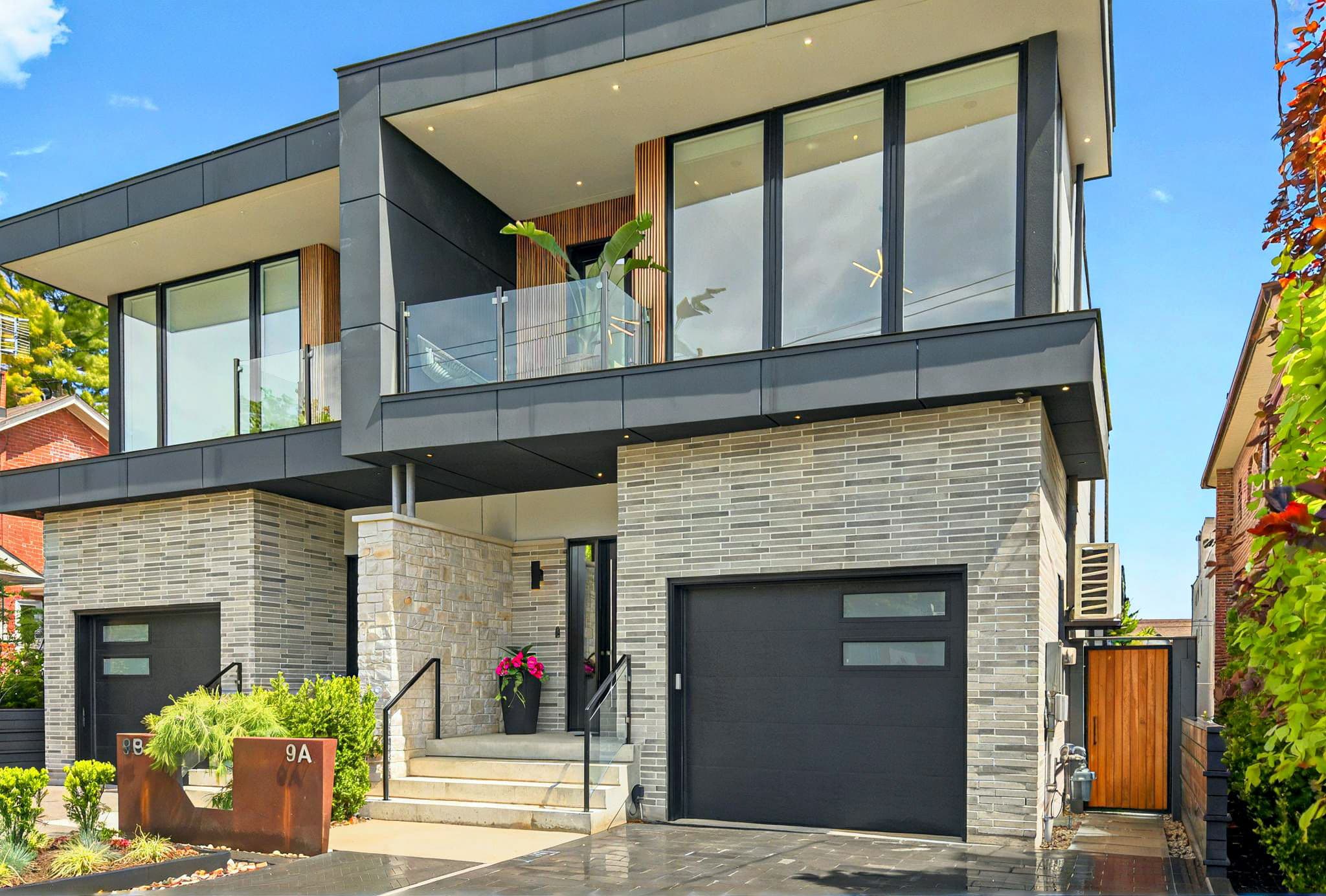 9A Briarwood Ave Mississauga, ON L5G 3N4