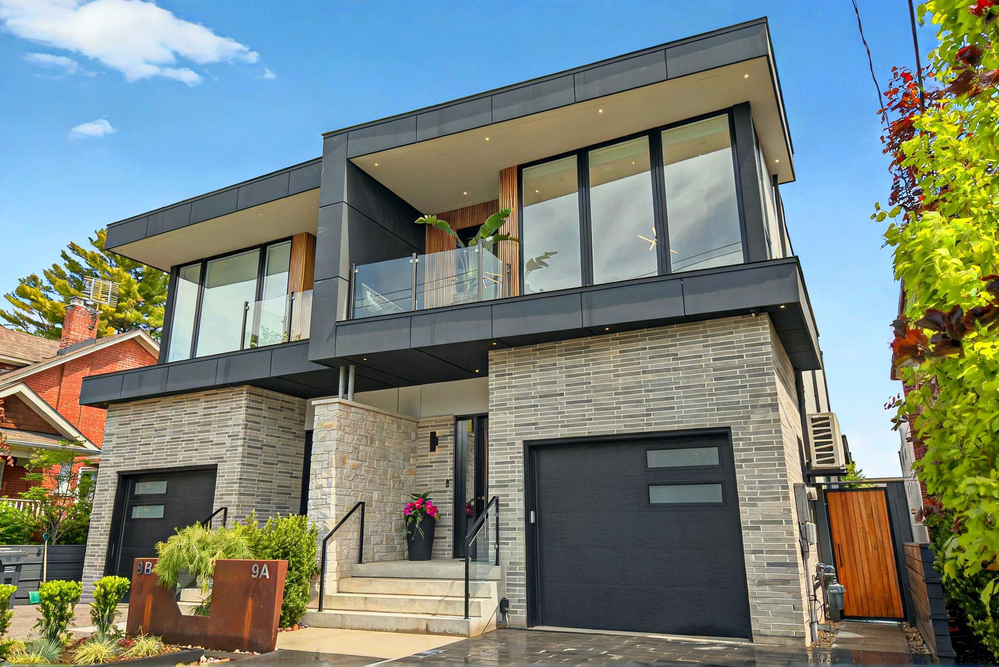 9A Briarwood Ave Mississauga, ON L5G 3N4