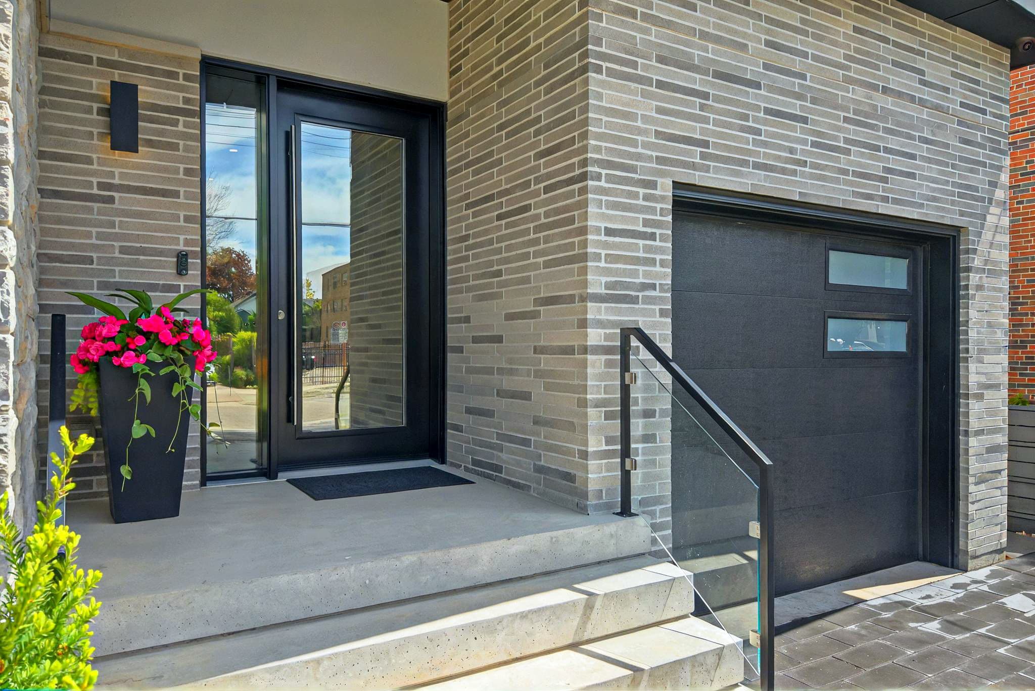 9A Briarwood Ave Mississauga, ON L5G 3N4