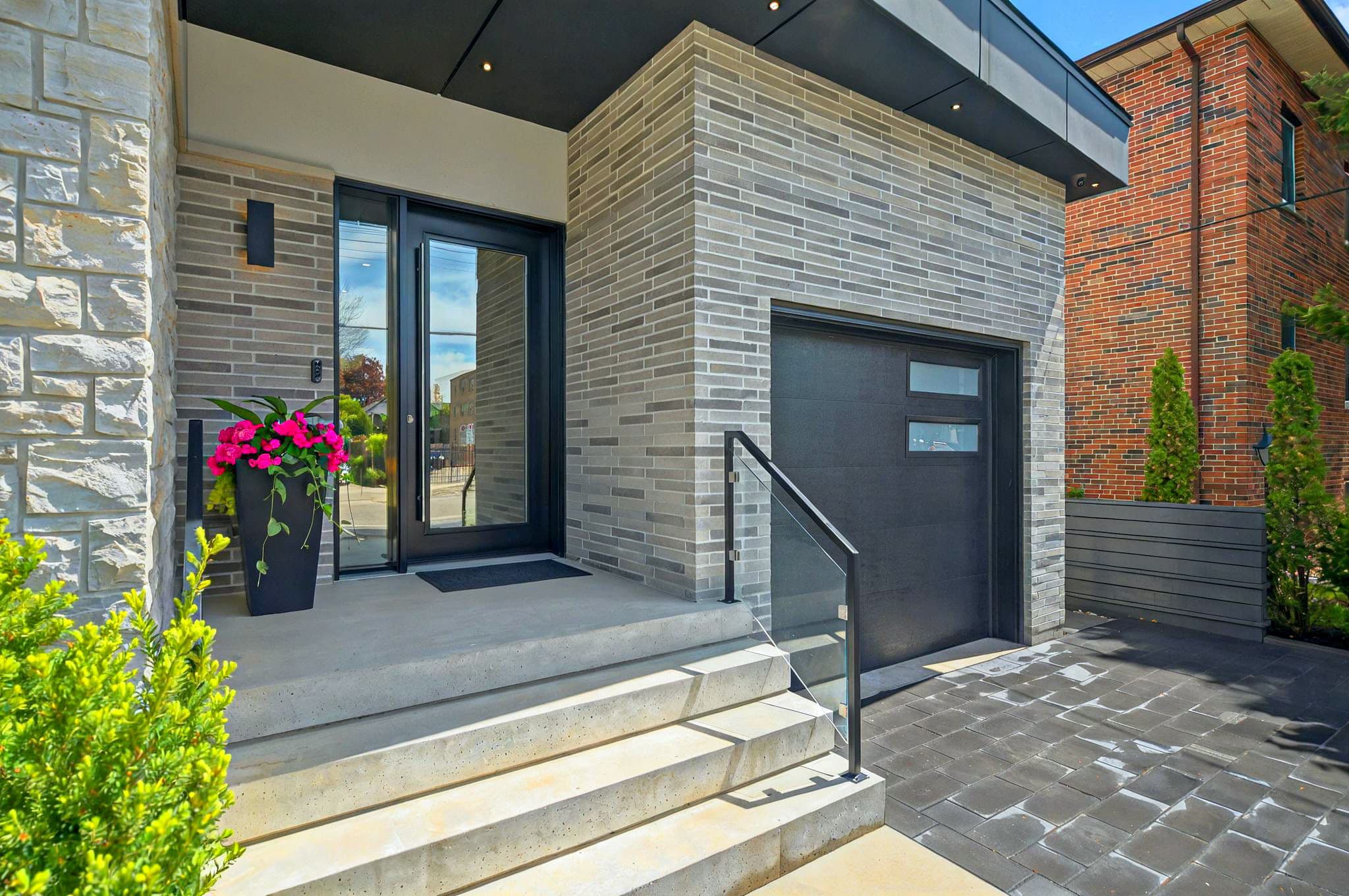 9A Briarwood Ave Mississauga, ON L5G 3N4